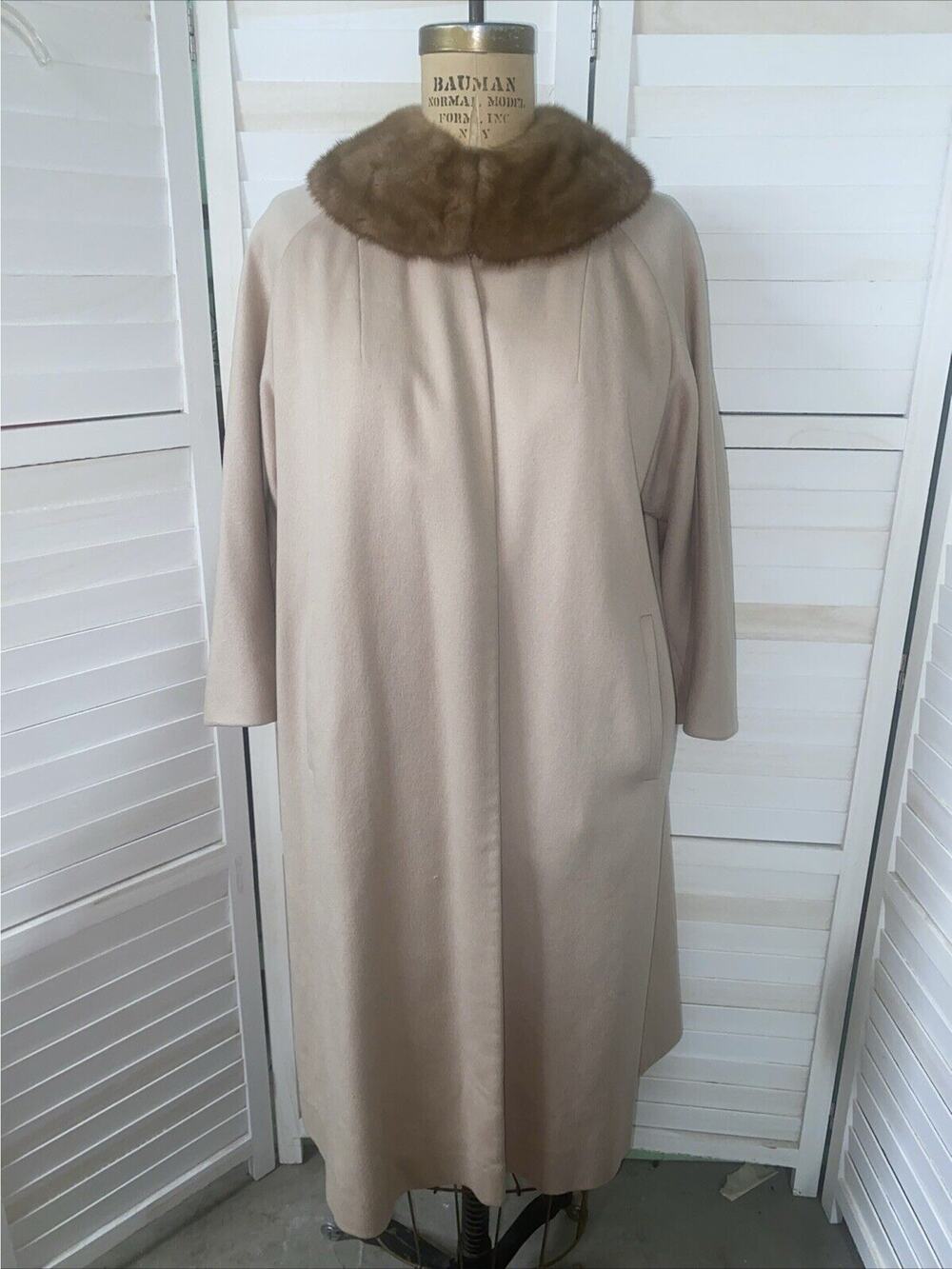 Vintage 50s 60s Women's Cream Swing Coat Fur Mink Collar Jackie O Medium